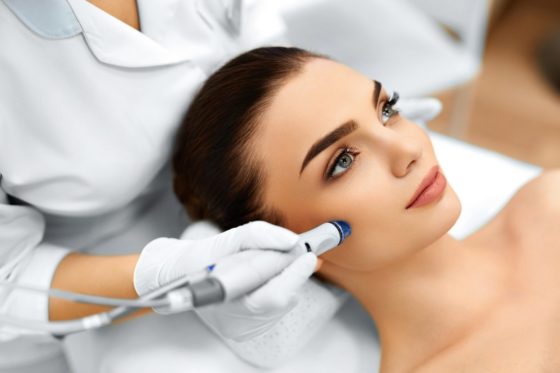BENEFITS OF VISITING BEAUTY CLINIC